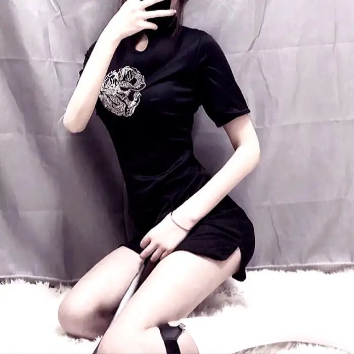 圆月映花都