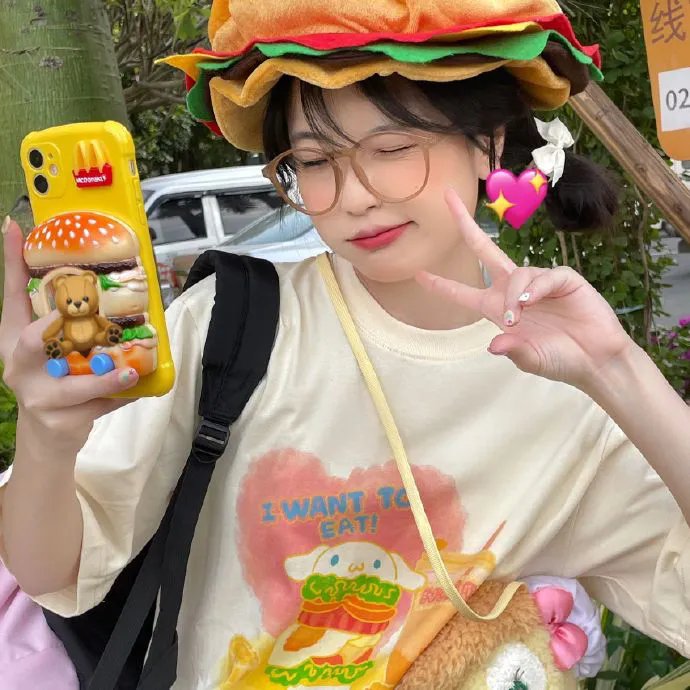 葡萄架下的女神